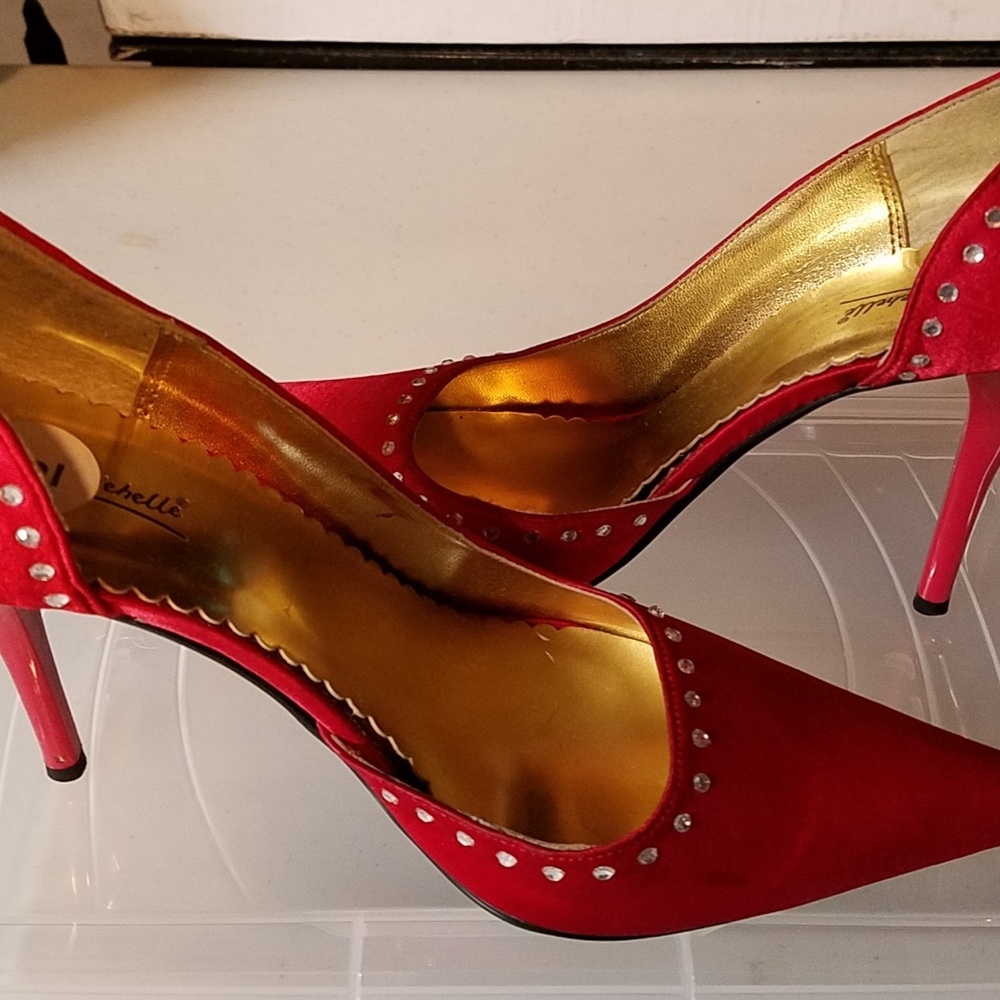Red Anne Michelle Pumps--Size 9
